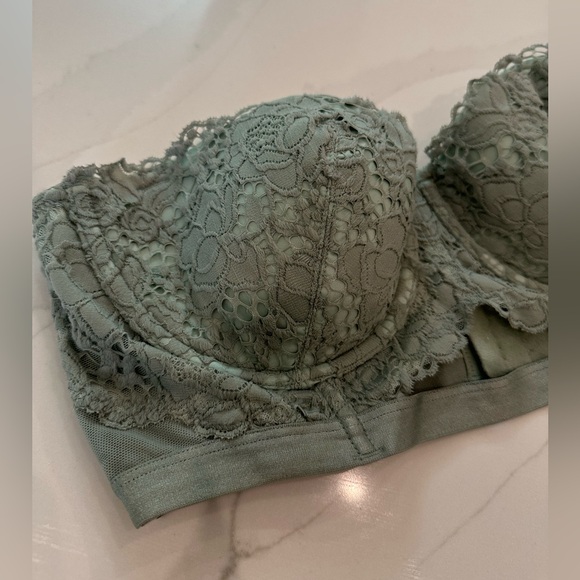 Victoria Secret Lace Bandeau Bra - Picture 4 of 8